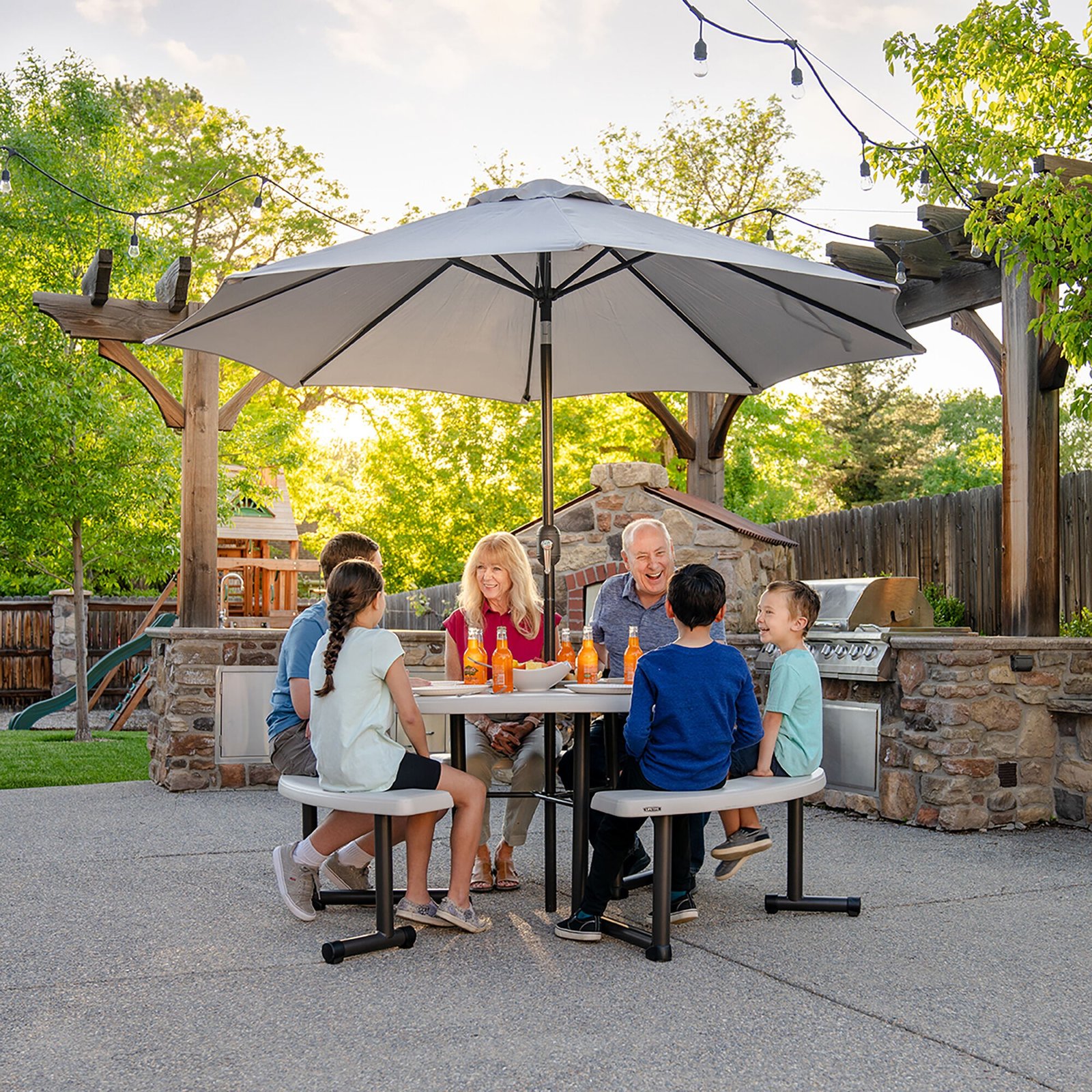 0dbc0059-6cc0-4f43-b5aa-703e1983dde2 Lifetime 44-Inch Round Picnic Table