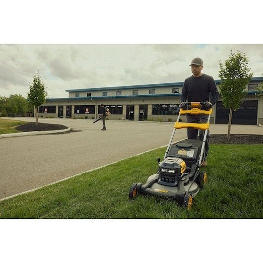 240 DeWalt 60V MAX 21″ Brushless RWD Self-Propelled Mower Kit DCMWSP700Y2