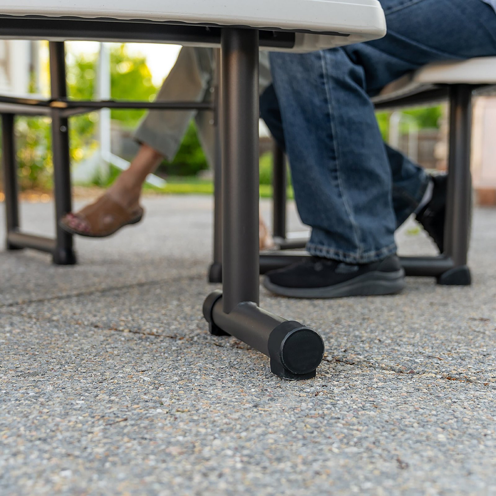 2d756912-77bd-451b-b7fe-cf0a5c577b4c Lifetime 44-Inch Round Picnic Table
