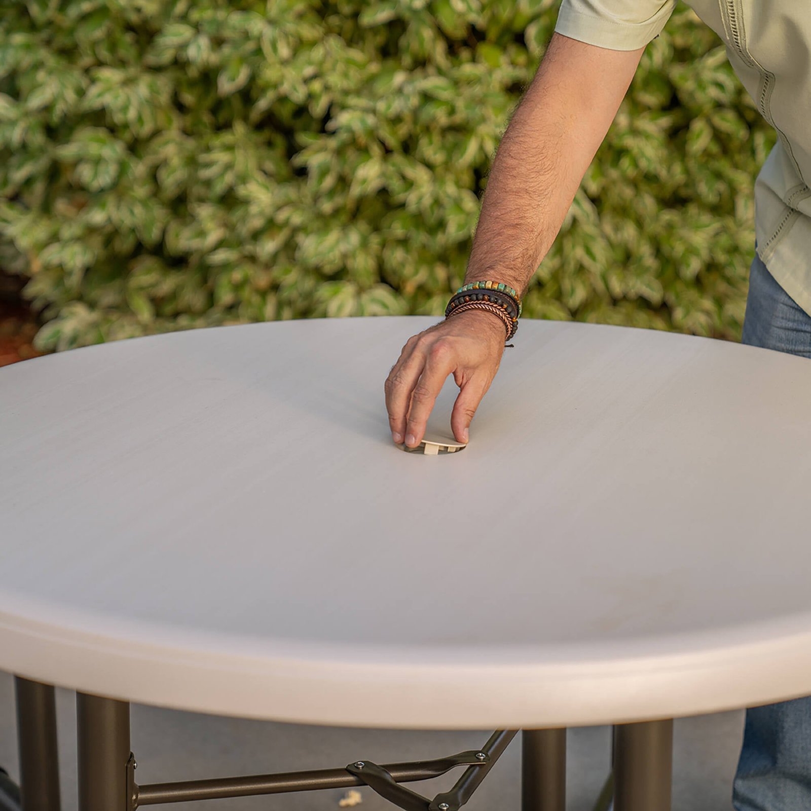 6e990522-fa86-4285-a269-aee93a03651f Lifetime 44-Inch Round Picnic Table