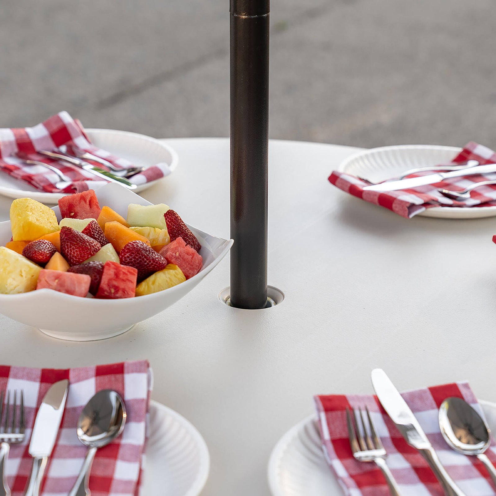 81a6ae03-b599-4062-81a2-b2b0a594cee1 Lifetime 44-Inch Round Picnic Table
