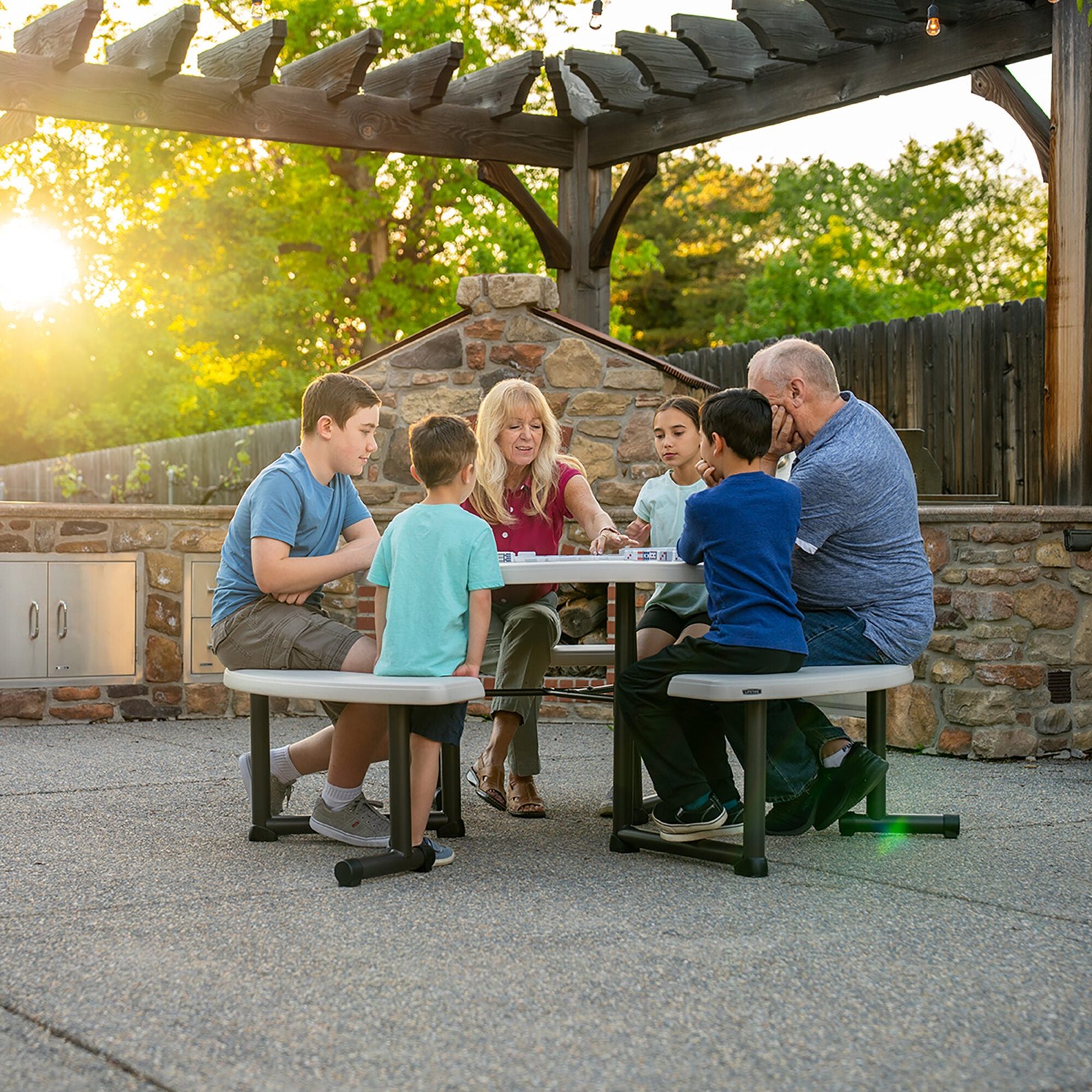 8989adf2-4e75-4640-828a-17d03dbb61e1 Lifetime 44-Inch Round Picnic Table