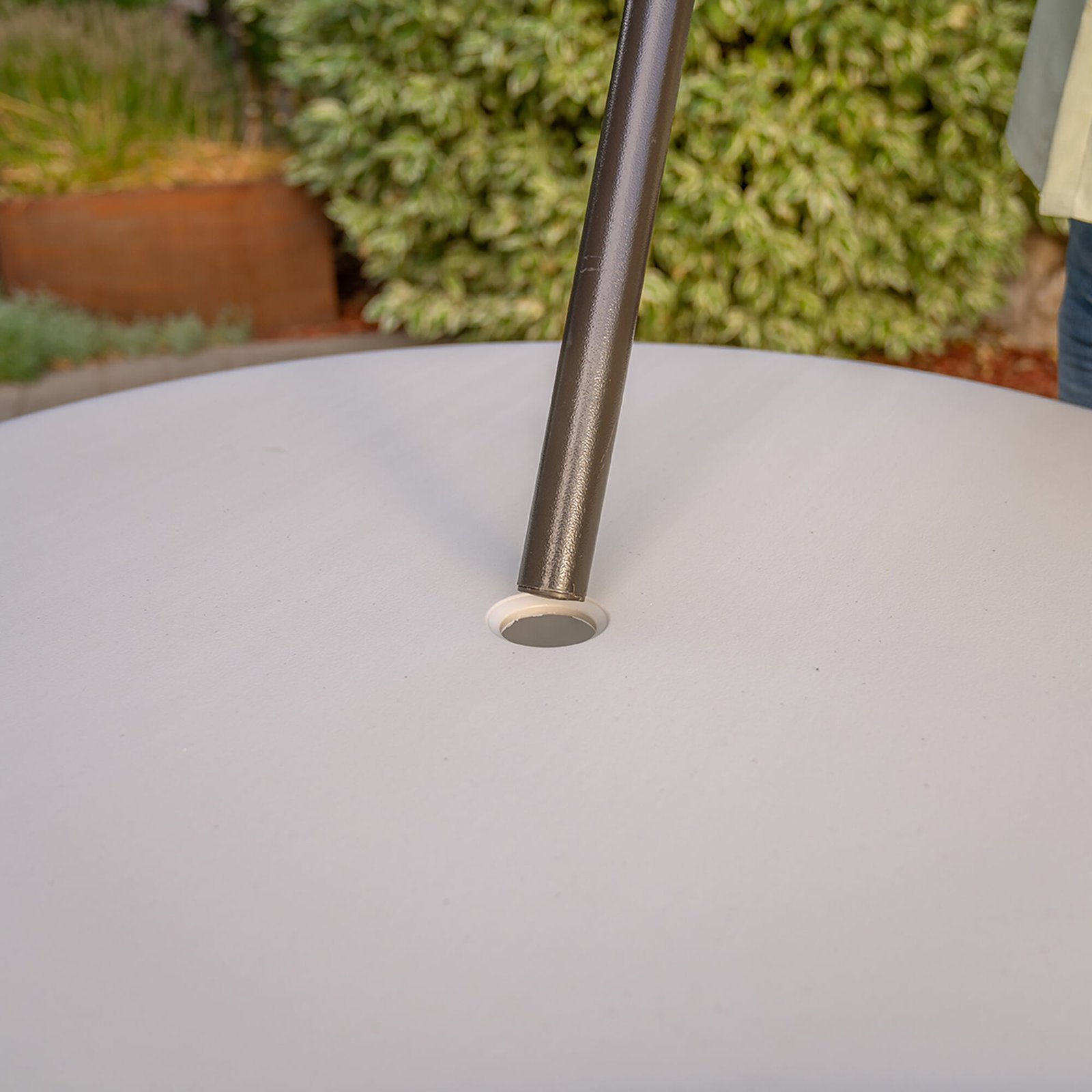 9fc92f62-7c9f-4cc3-b065-2a85128e6faa Lifetime 44-Inch Round Picnic Table