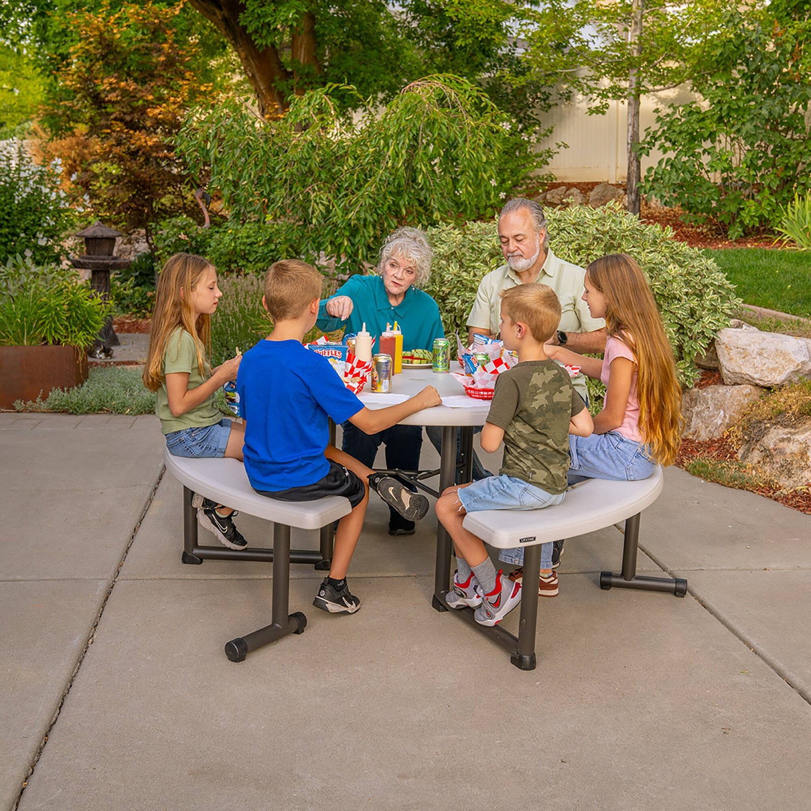 d8f93901-ca5a-481a-be48-7964959c1121 Lifetime 44-Inch Round Picnic Table